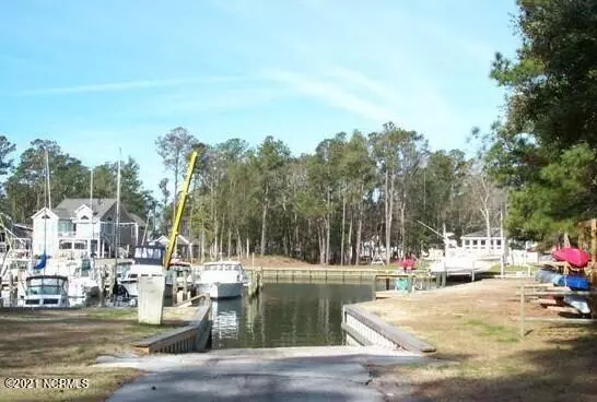 Pine Knoll Shores, NC 28512,114 Juniper RD