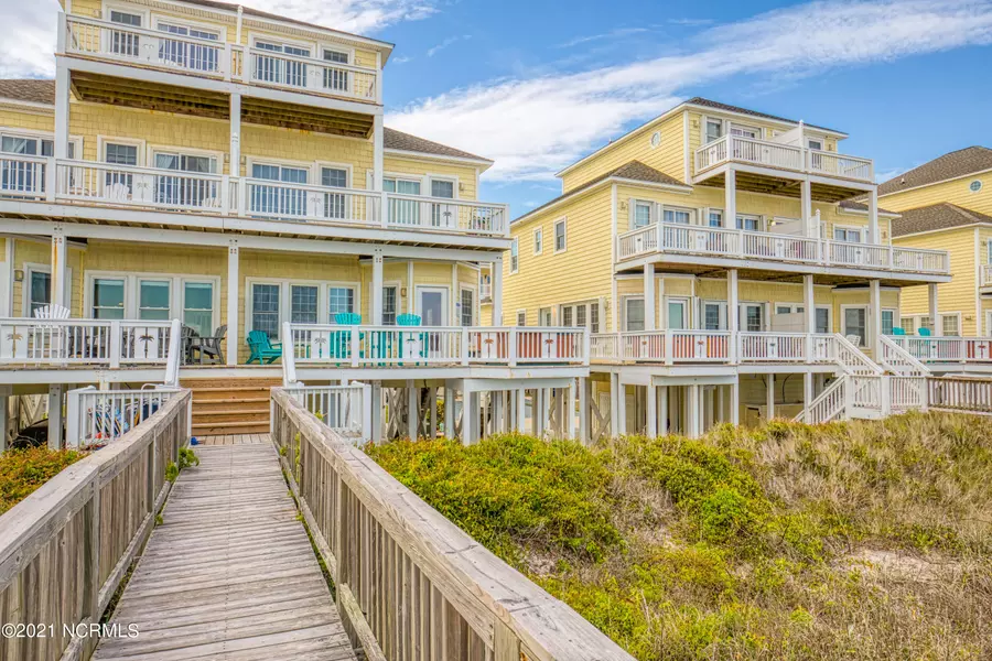 862 Villas Drive, North Topsail Beach, NC 28460