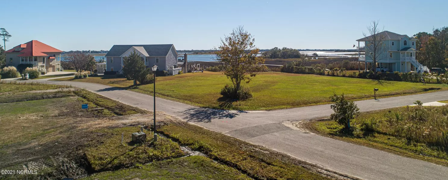 42 Topsail Watch DR, Hampstead, NC 28443