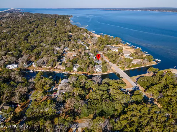 203 Oakleaf Drive, Pine Knoll Shores, NC 28512