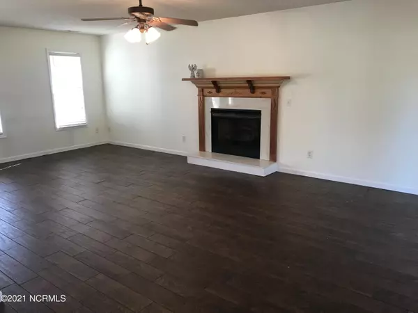 Jacksonville, NC 28540,186 Bridlewood DR