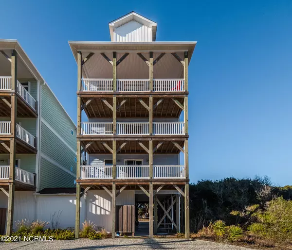 102 Fairytale LN, Surf City, NC 28445