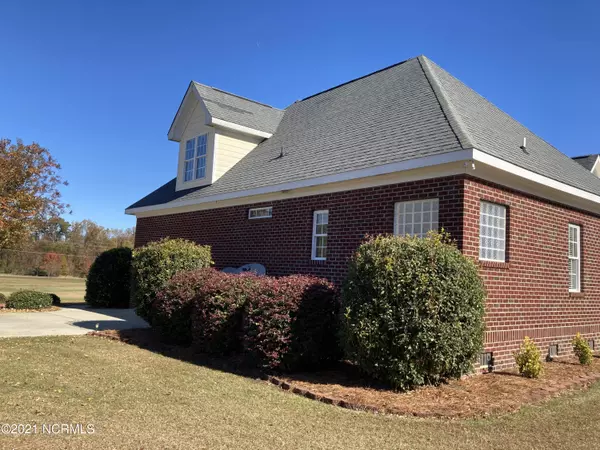 5608 Weaver RD, Elm City, NC 27822