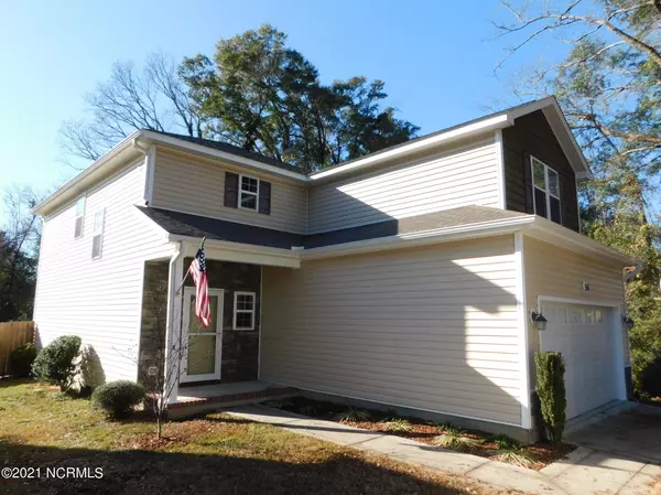 556 W New Hampshire Avenue, Southern Pines, NC 28387