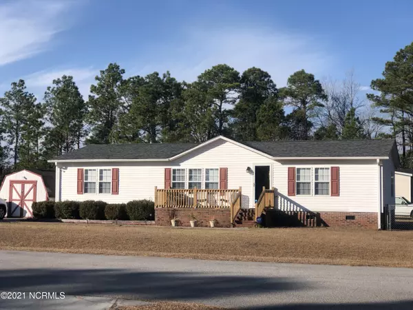 100 Larch Court, Hubert, NC 28539