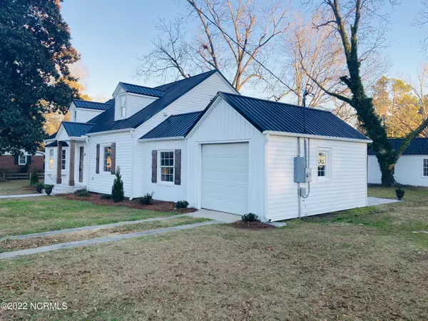 Rose Hill, NC 28458,120 E Center ST
