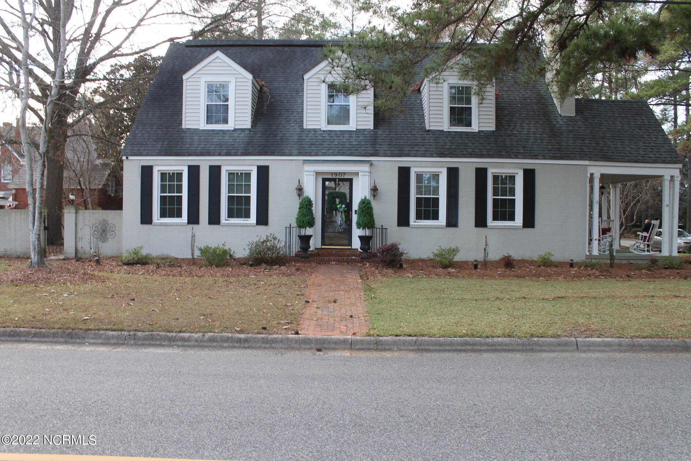 1907 N Chestnut ST, Lumberton, NC 28358