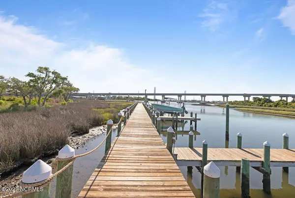 L4 Diamond Point CT, Surf City, NC 28445