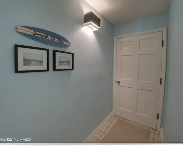Emerald Isle, NC 28594,10300 Coast Guard RD #D111