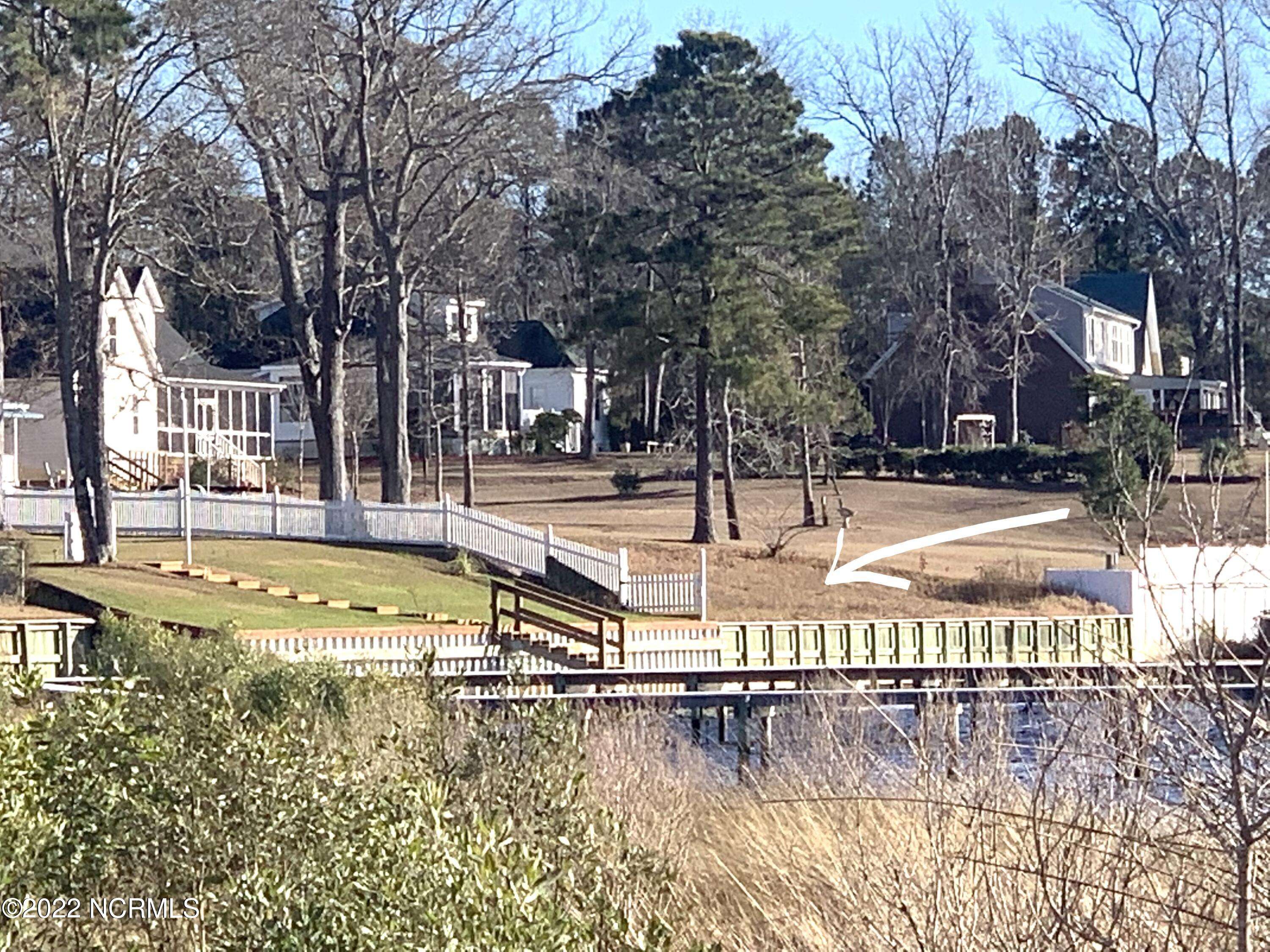 Stella, NC 28582,110 White Oak Bluff RD