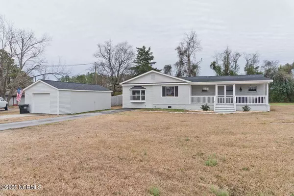 706 Hubert Boulevard, Hubert, NC 28539