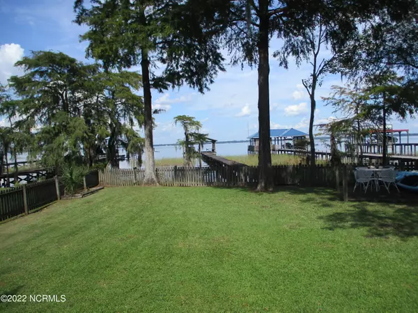 Lake Waccamaw, NC 28450,3907 Waccamaw Shores RD