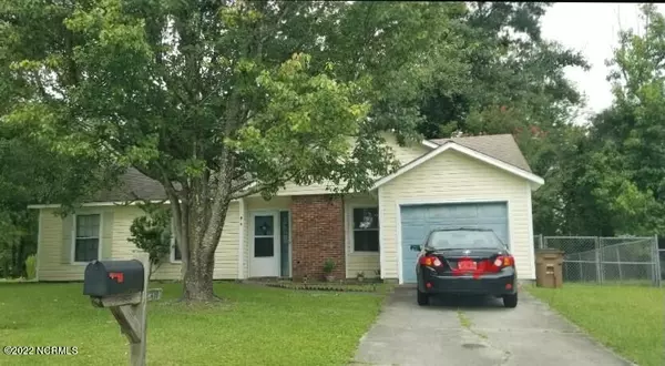 413 Hunting Green DR, Jacksonville, NC 28546