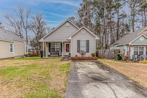 112 Mulberry LN, Jacksonville, NC 28546