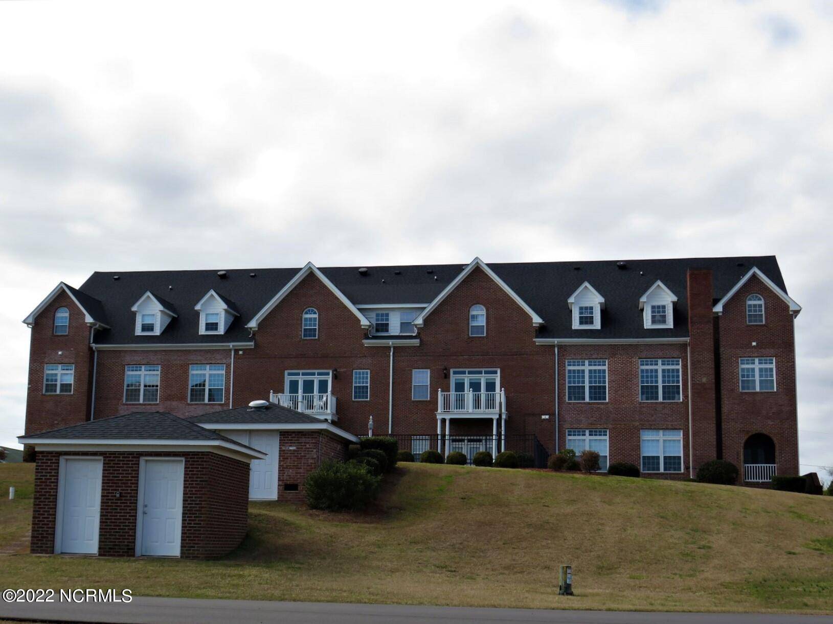 Swansboro, NC 28584,502 Main ST #Unit 107