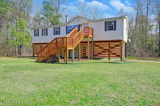 718 Cape Fear DR, Burgaw, NC 28425