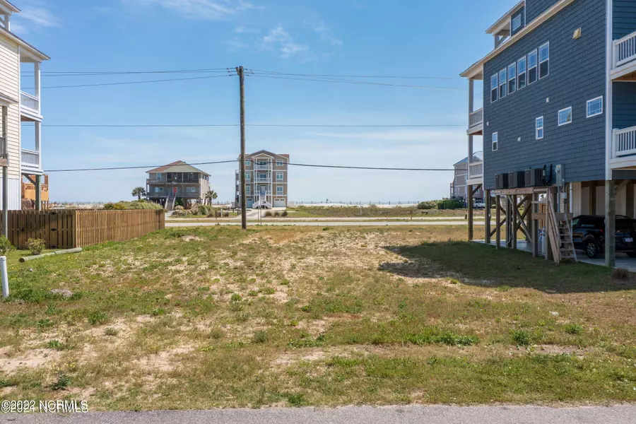 106 Scotch Bonnet CIR, North Topsail Beach, NC 28460