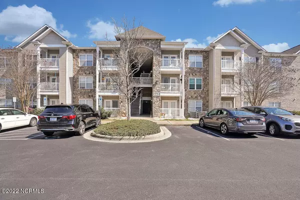 645 Condo Club Drive #Unit 305, Wilmington, NC 28412