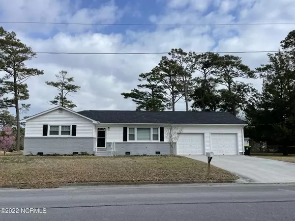 301 Rochelle DR, Morehead City, NC 28557