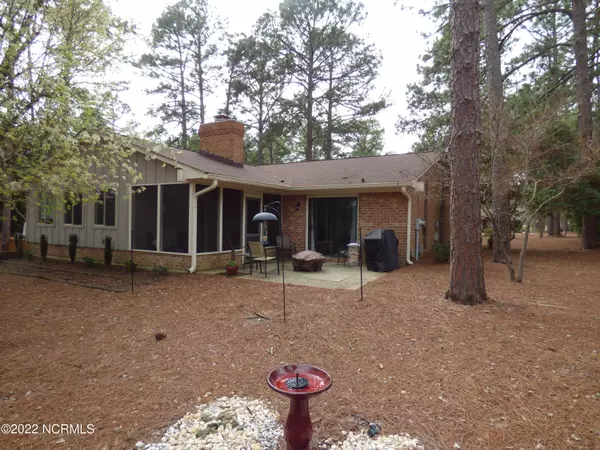 Southern Pines, NC 28387,633 Redwood DR