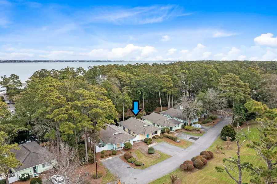 108 Lagoon LN, Pine Knoll Shores, NC 28512