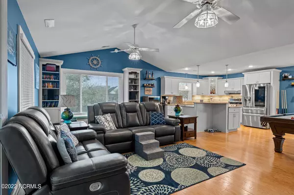 Indian Beach, NC 28512,102 Sandpiper LN