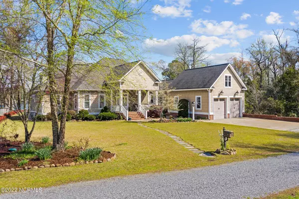 33 N Teachs Point RD, Bath, NC 27808