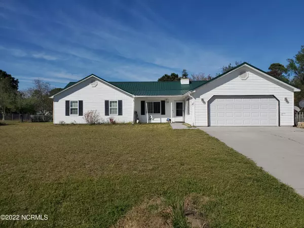 415 E Volant Street, Hubert, NC 28539