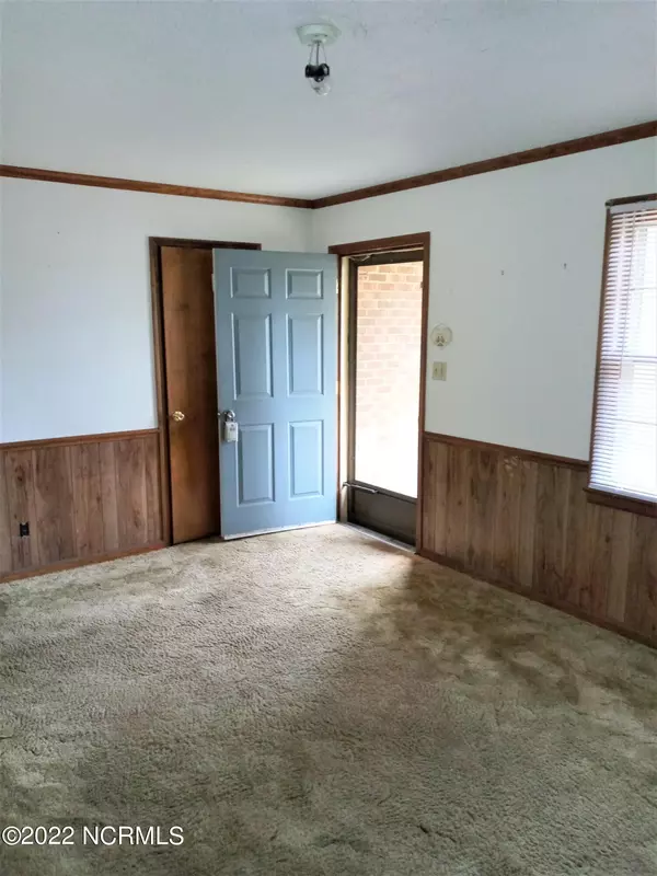 Snow Hill, NC 28580,928 Hull RD
