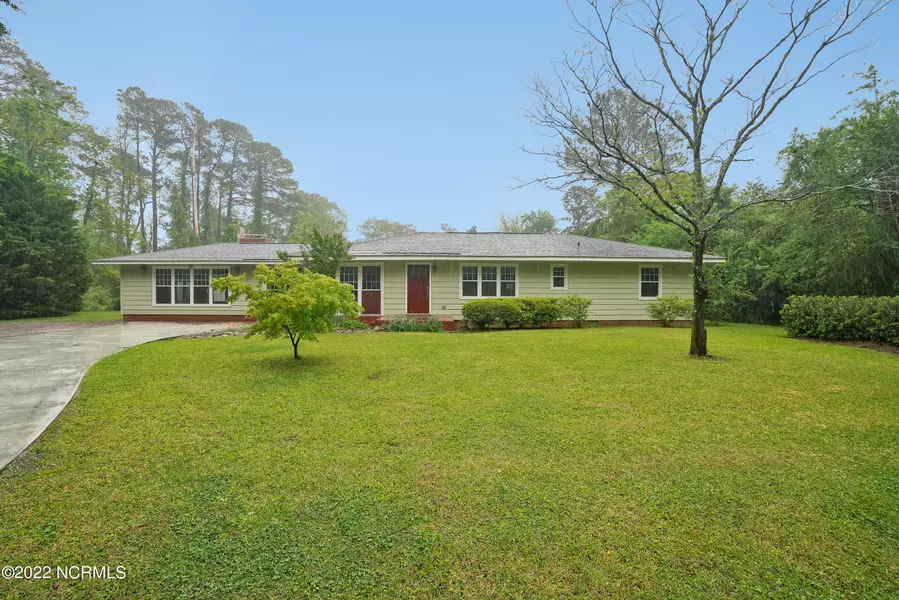 2147 E Lake Shore DR, Wilmington, NC 28401