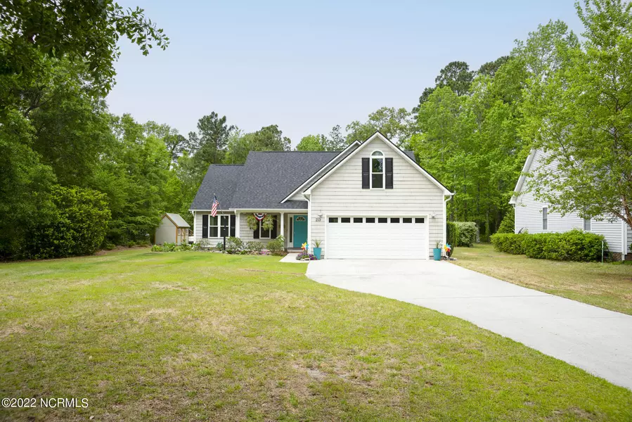 213 Hickory LN, Hampstead, NC 28443