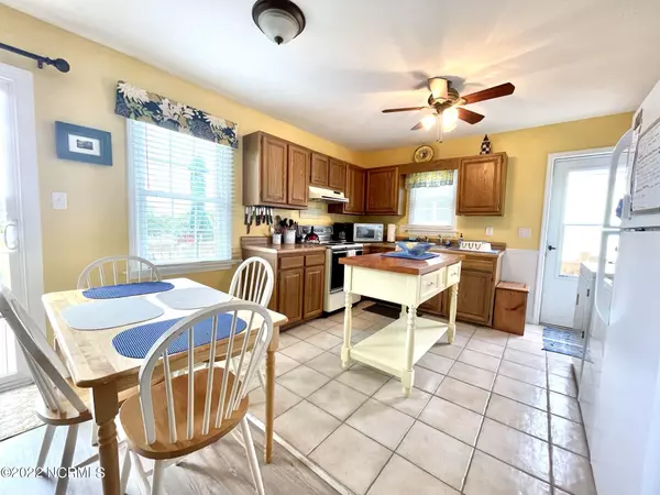 Emerald Isle, NC 28594,6905 Canal Drive #East