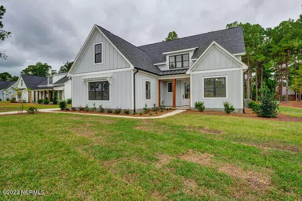 569 Crown Pointe Drive, Hampstead, NC 28443