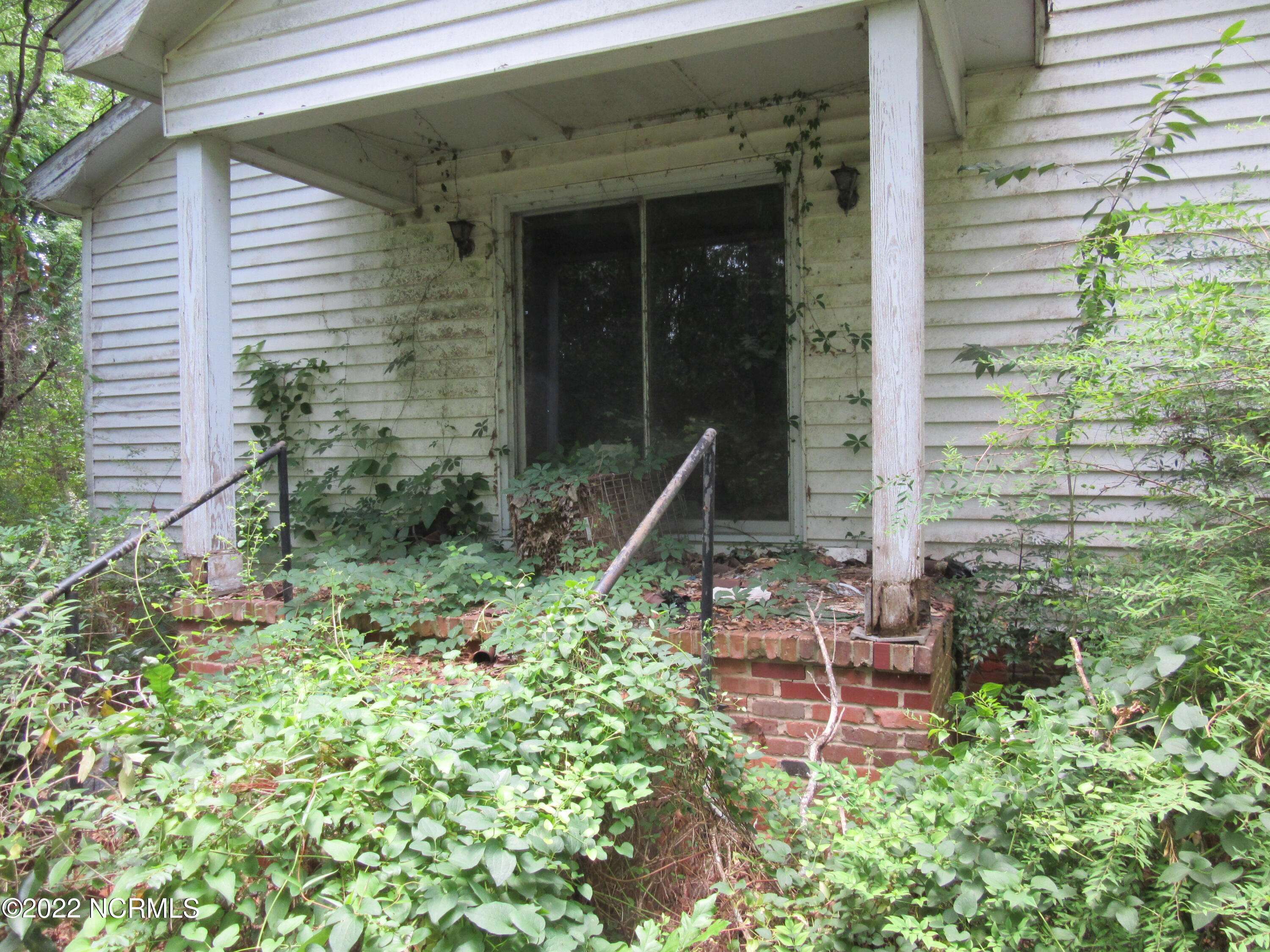 297 Sandy RD, Fairmont, NC 28340