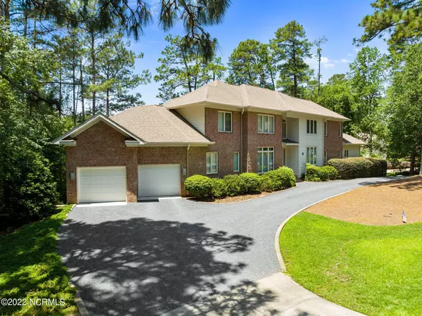 125 Lake View Drive E, Pinehurst, NC 28374