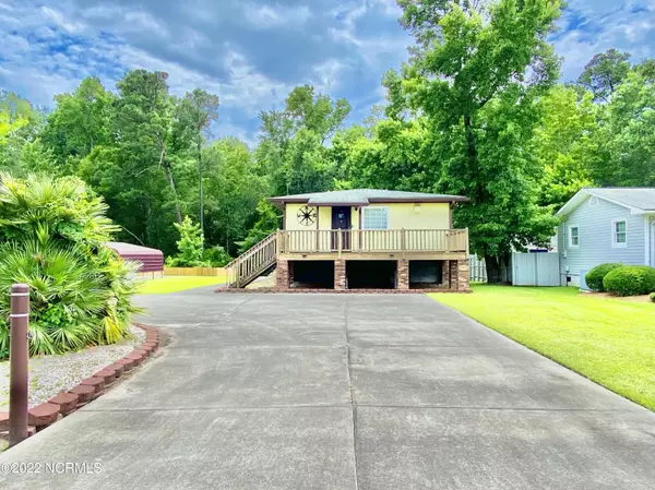 1020 Waccamaw Shores Road, Lake Waccamaw, NC 28450