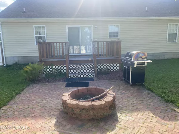 Newport, NC 28570,103 S Park LN