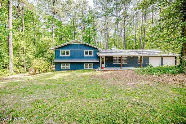 160 Lakeview Drive, Whispering Pines, NC 28327