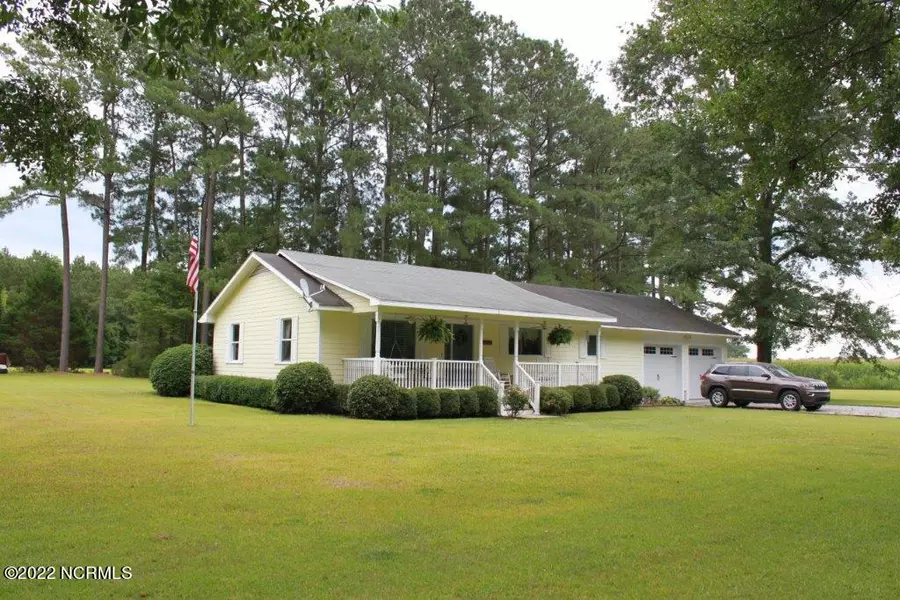 1140 Tart RD, Clarkton, NC 28433