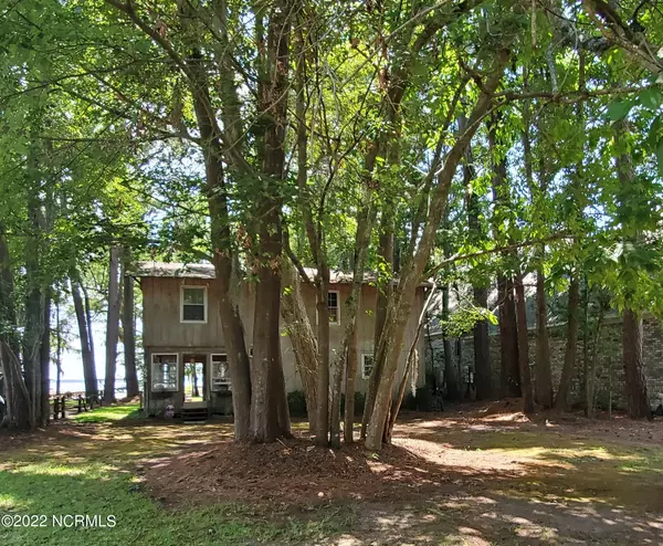 656 Bella Coola RD, Lake Waccamaw, NC 28450