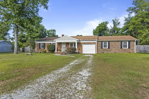 200 Yaupon DR, Cape Carteret, NC 28584