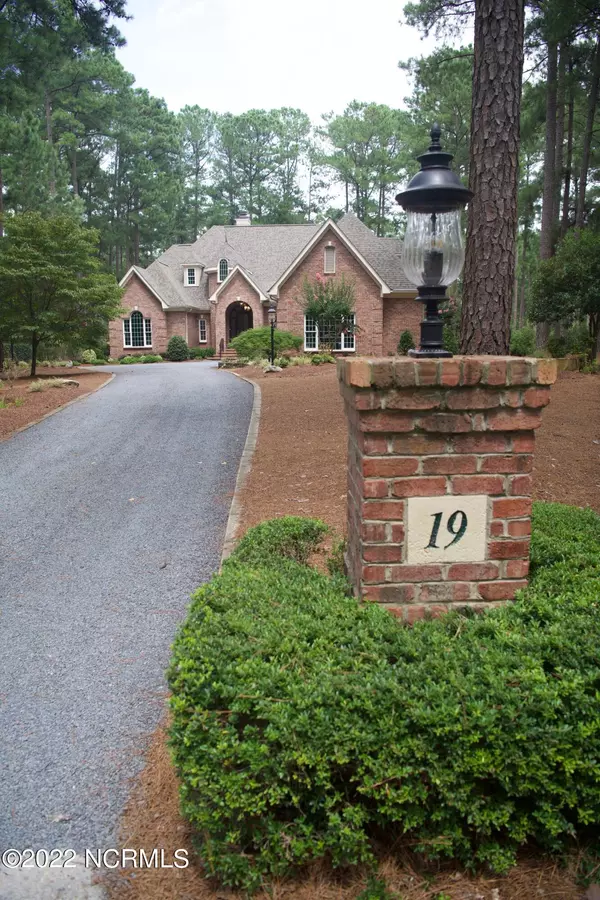 Pinehurst, NC 28374,19 Mcmichael DR