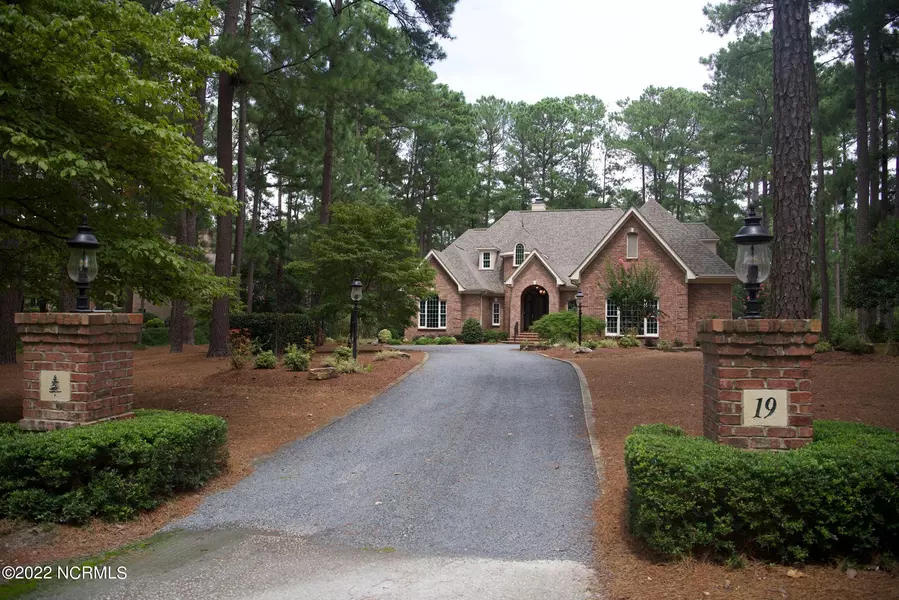 19 Mcmichael DR, Pinehurst, NC 28374