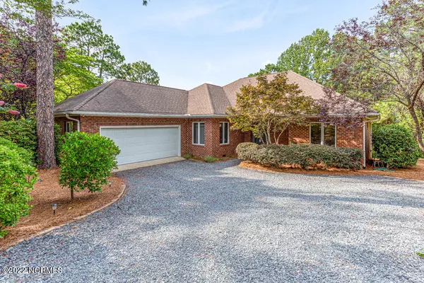 63 Deerwood LN, Pinehurst, NC 28374