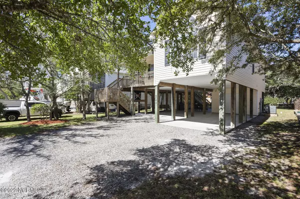 Oak Island, NC 28465,221 NE 61st ST