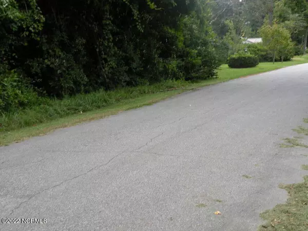 1 Nancy ST, Lake Waccamaw, NC 28450