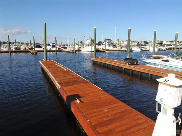 Carolina Beach, NC 28428,77 Harbour Point Yacht Club