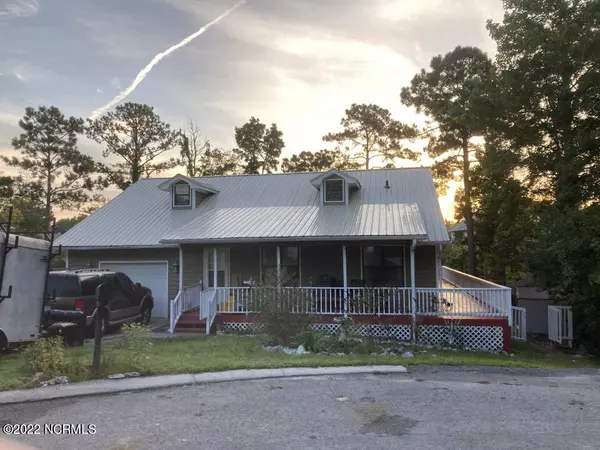 422 Whirlaway Boulevard, Sneads Ferry, NC 28460