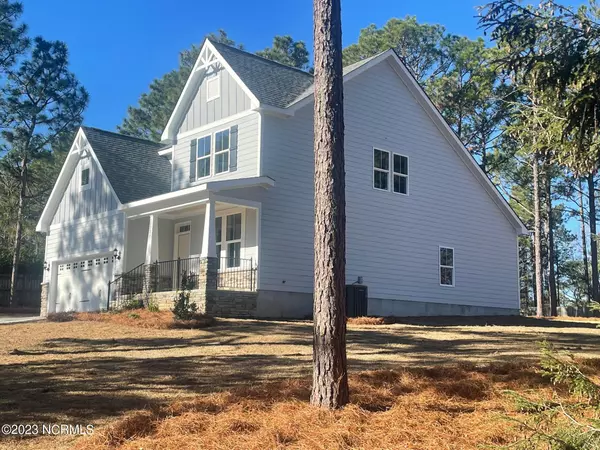 Southern Pines, NC 28387,720 Fairway DR