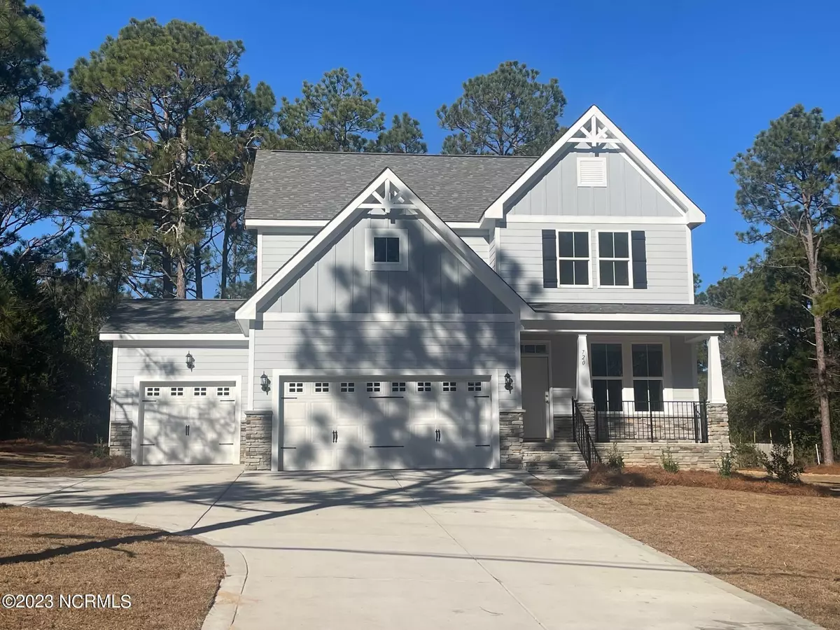 Southern Pines, NC 28387,720 Fairway DR